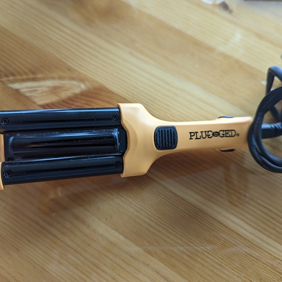 Curling iron, makes wavy - Picture 3 of 4